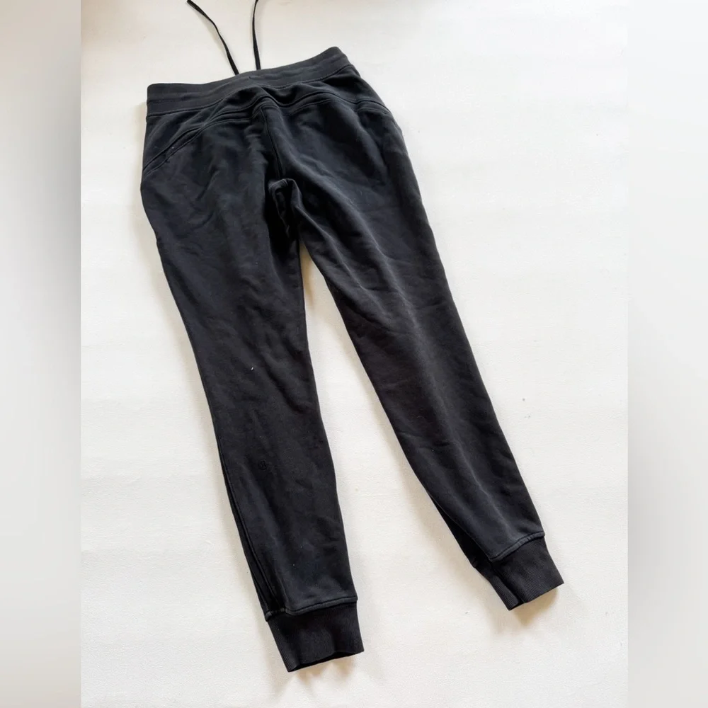 Women's Lululemon Black Scuba Jogger Sweats size 6 008-A